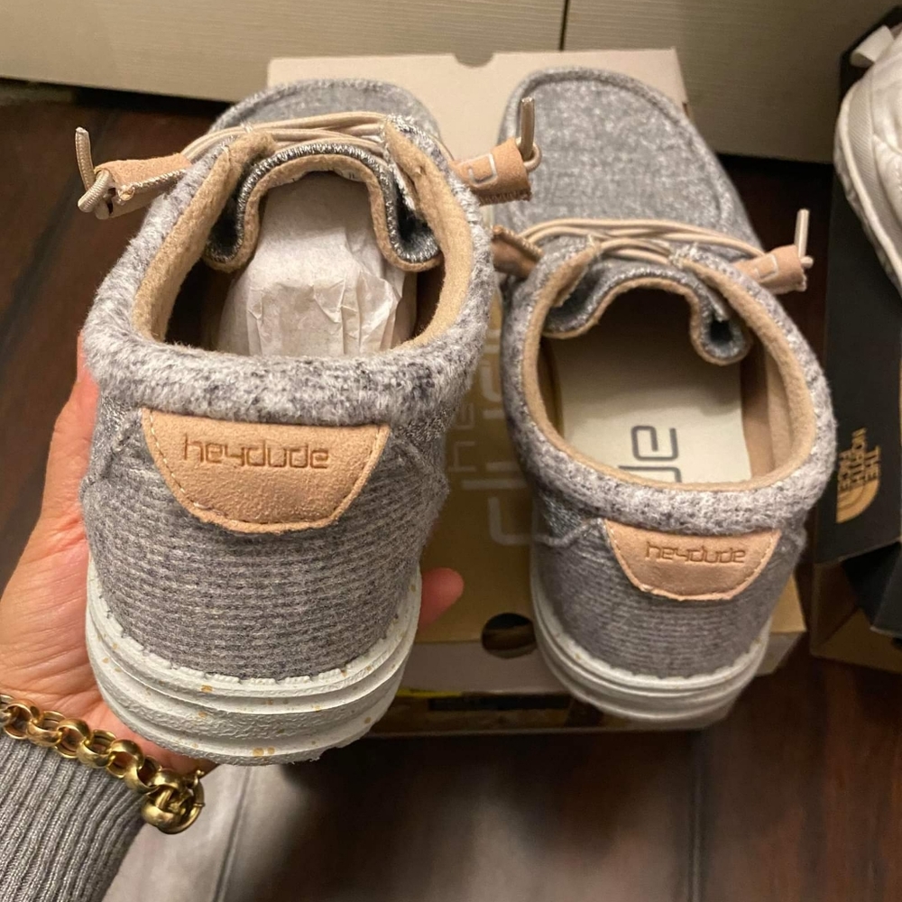 HEY DUDE WOMENS SIZE 10